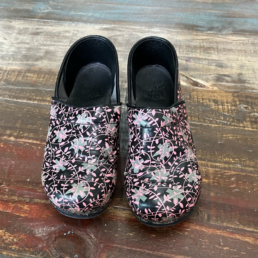 Dansko Women’s Size 40 Clogs